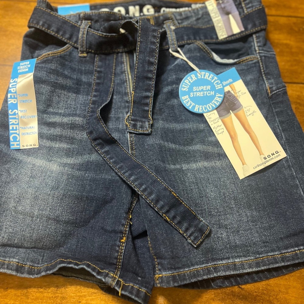 SONG Curvy Shorts
